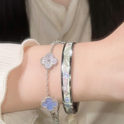 kiềng bạc đeo tay nữ